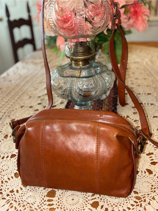 Madewell Handbags - Madewell Glasgow Cognac Leather Crossbody Doctor's Bag